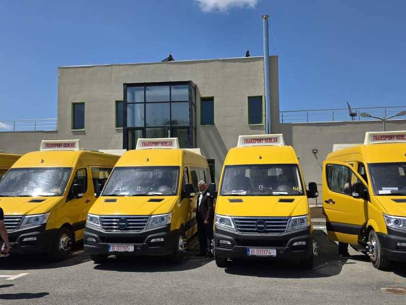 Olt pune în circulație 15 microbuze școlare electrice în 15 localități