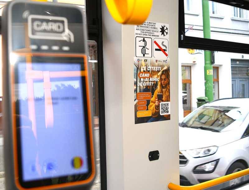 Arad: pasagerii din tramvaie si autobuze pot accesa o biblioteca digitala prin cod QR