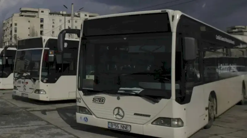 STB cumpara 30 de autobuze diesel-hibrid de la Daimler, in leasing, pentru peste 21 de milioane de euro