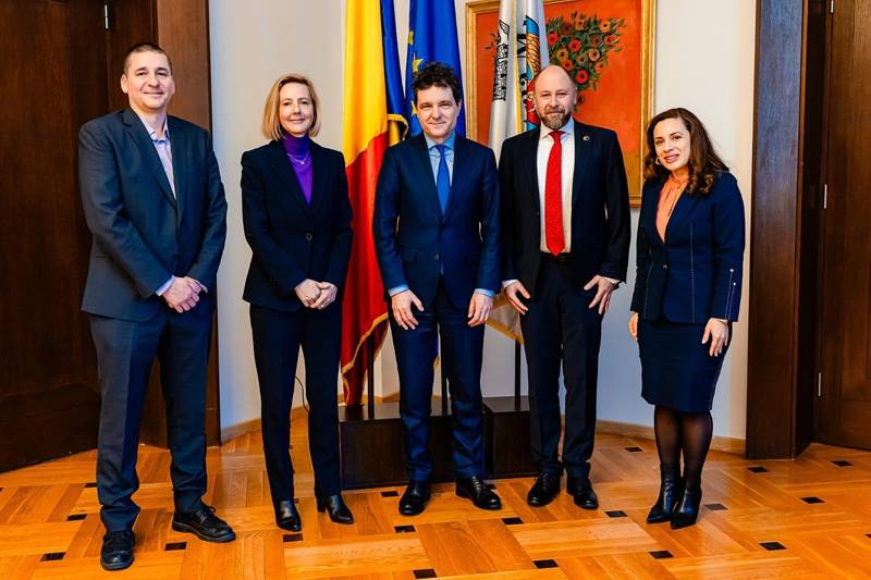 Bucureștiul vrea semafoare reglate cu AI: ce a ieșit din întâlnirea cu Google