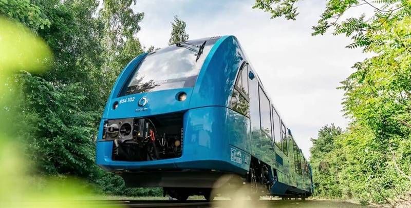 Statul reia licitația pentru 12 trenuri pe hidrogen: contract de 2,46 miliarde lei prin PNRR