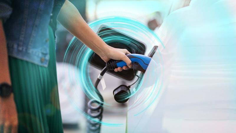 Electric Up 2: firmele pot primi 150.000 de euro pentru fotovoltaice și stații de încărcare