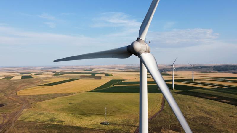 Hidroelectrica pune baterii la parcul eolian Crucea: prima instalație de stocare de această dimensiune