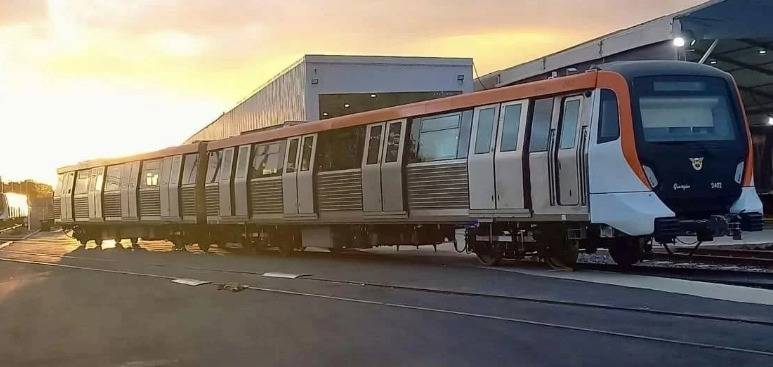 Primul tren nou de metrou pentru M5 Drumul Taberei a ajuns la Bucuresti