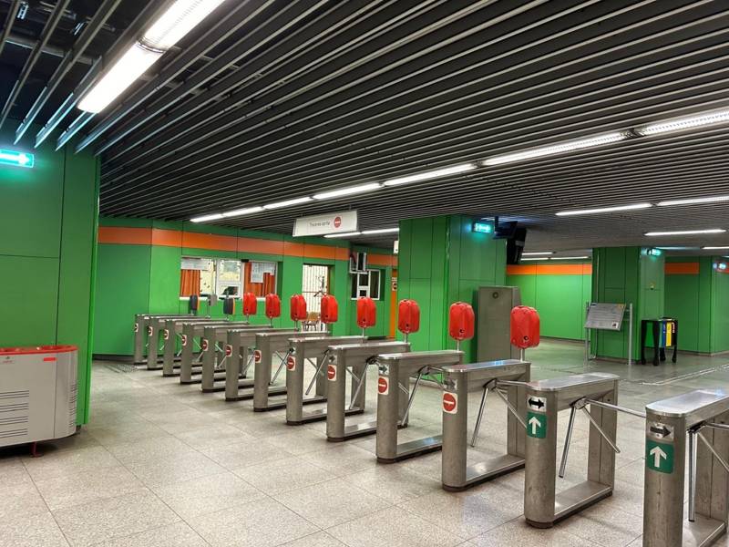Metrorex mai are de modernizat 10 stații pentru accesul cu card bancar