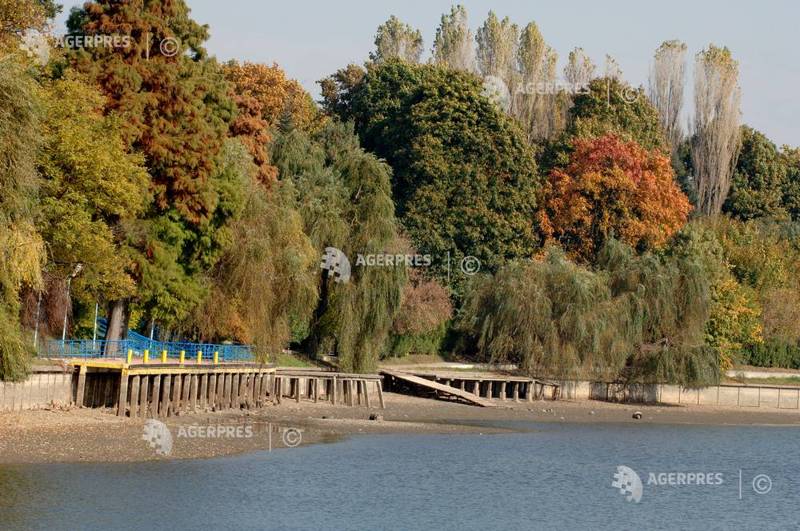 Lacul din Parcul Regele Mihai I va fi golit pentru consolidarea malurilor