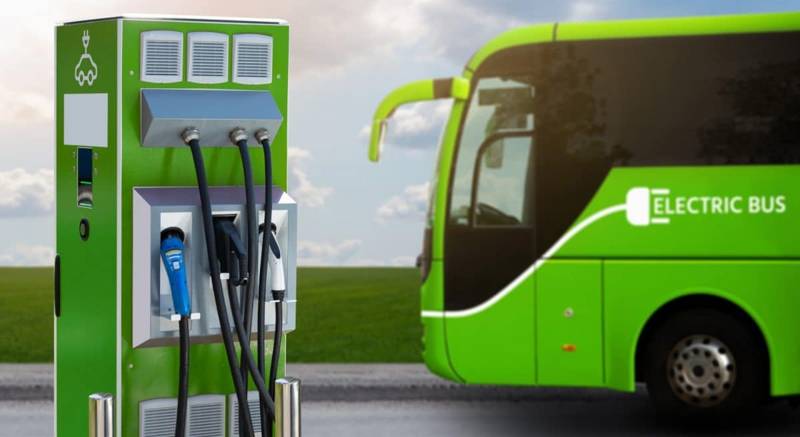 Argeșul electrifică transportul școlar: 17 stații de încărcare pentru microbuze electrice