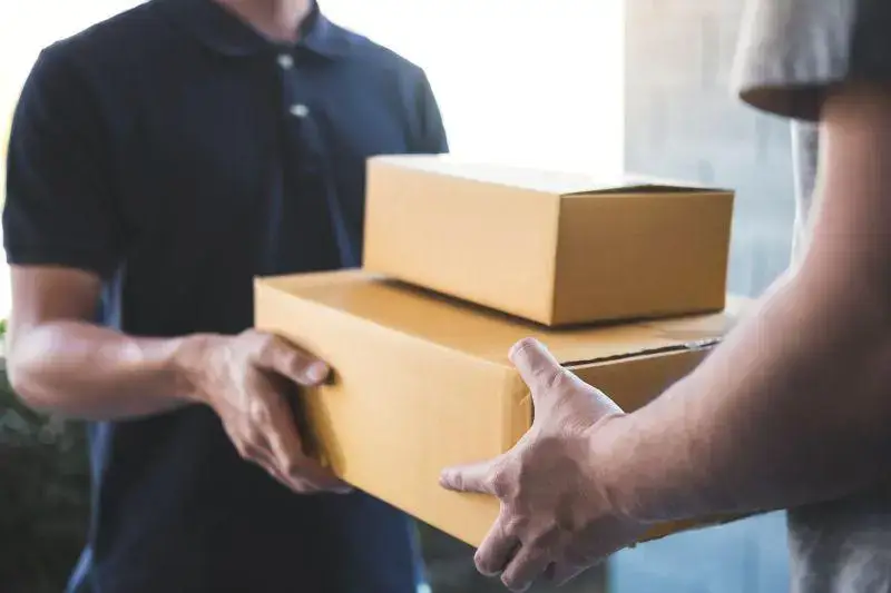 Poșta Română cumpără 350 de scutere electrice pentru livrări mai rapide