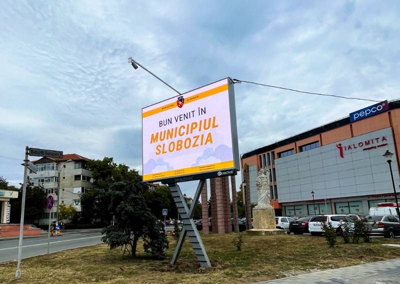 Slobozia pune prima cărămidă digitală: un ecran public pentru comunicarea cu cetățenii