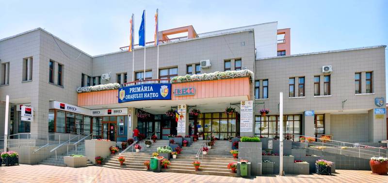 Hațeg scoate la licitație digitalizarea orașului: ITS și 65 de camere video prin PNRR