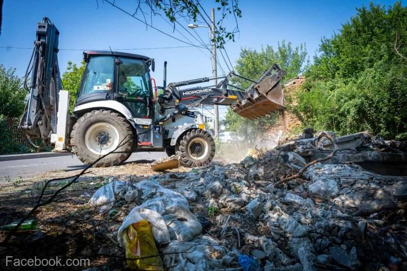 Sector 6 ridică 40 de tone de gunoi de pe un teren din Giulești