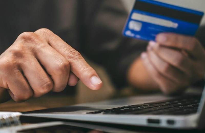 Plățile digitale cresc cu 20% pe an în România și ies din zona e-commerce