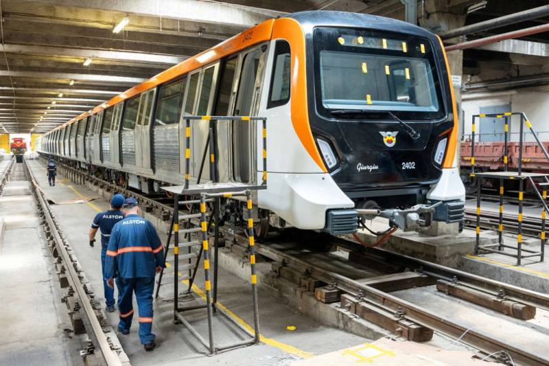 Metrorex are 12 trenuri Alstom blocate în teste: niciunul nu poate transporta călători
