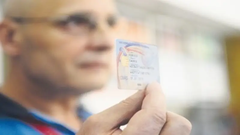 Cardul de sanatate, permisul si buletinul se muta in aplicatia unica a statului