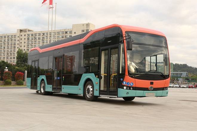 Oradea pune pe șine 9 tramvaie noi și aduce 30 de autobuze electrice până la final de 2025