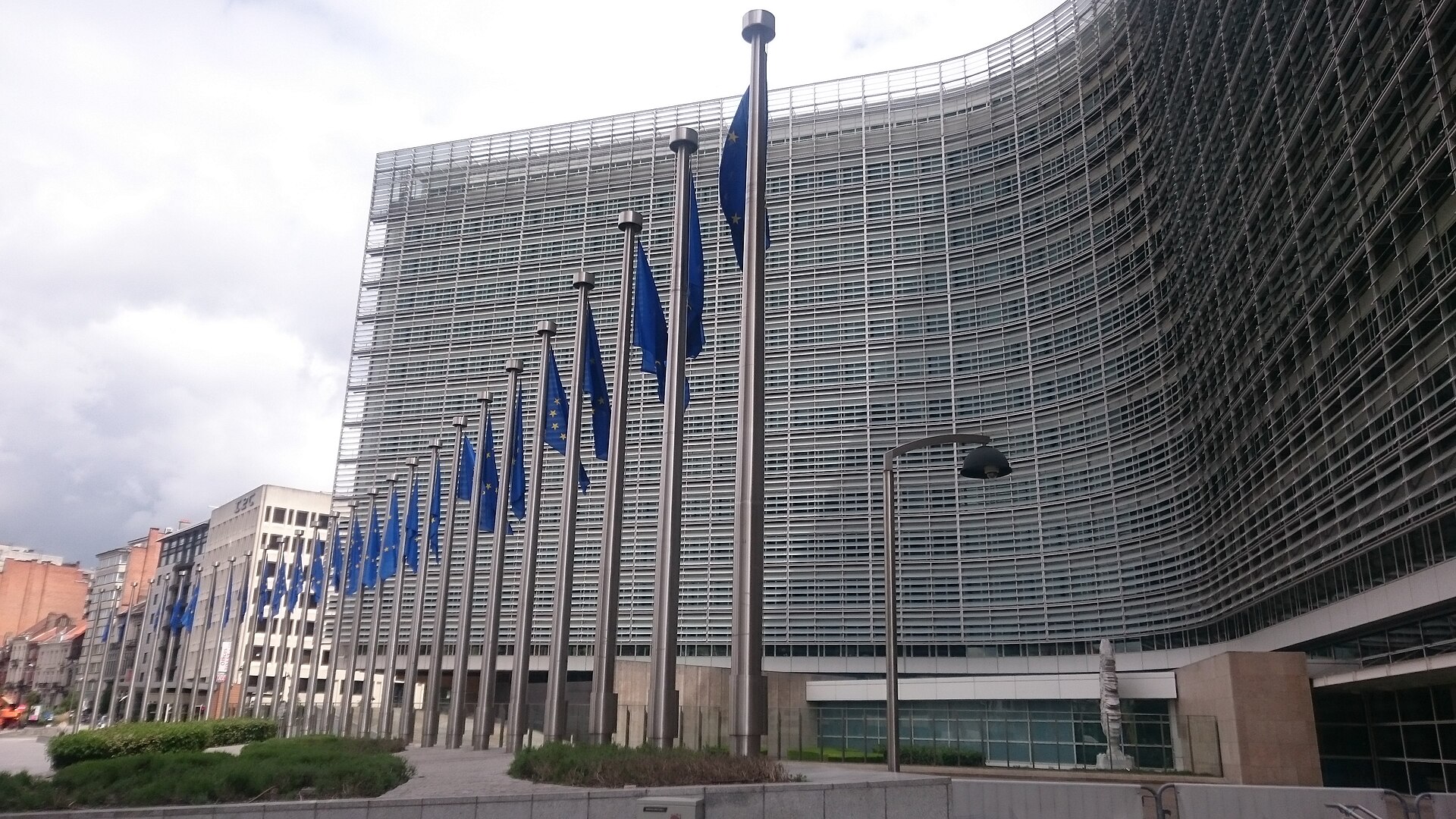 Apeluri europene de 2,9 miliarde de euro în 2026-2027, iar ministerul nu spune cât merge la instituții publice