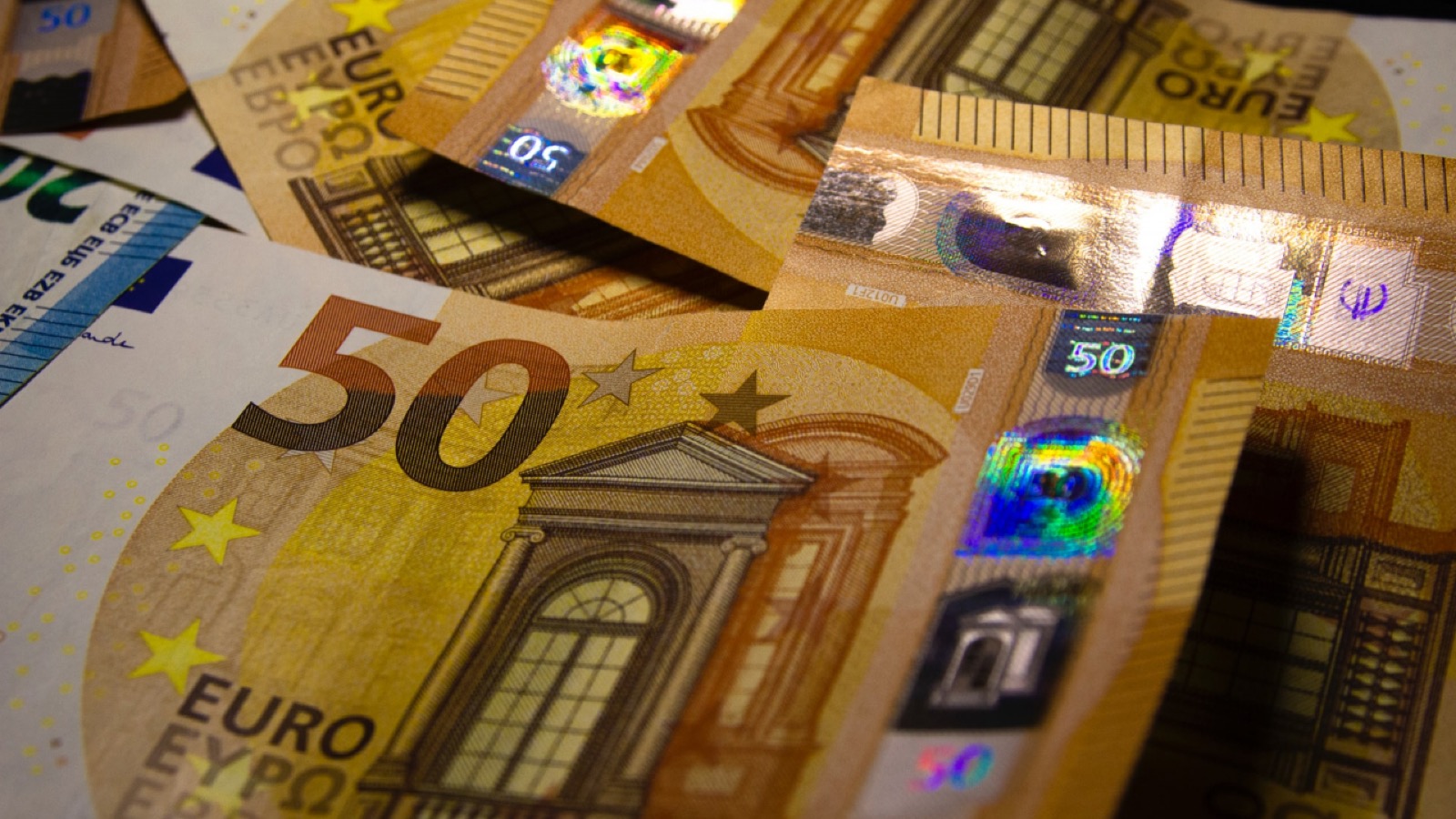 Aproape 1 miliard de euro de la UE pentru reciclare si energie regenerabila