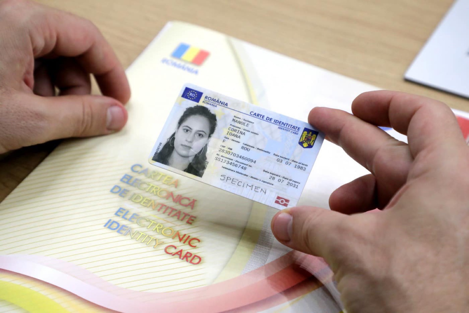Cartea de identitate electronică începe în București din vara viitoare