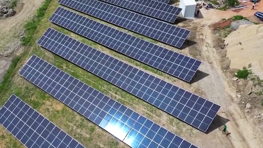 Consiliul Județean Buzău vrea un parc fotovoltaic cu baterii care să-i acopere 92% din consum
