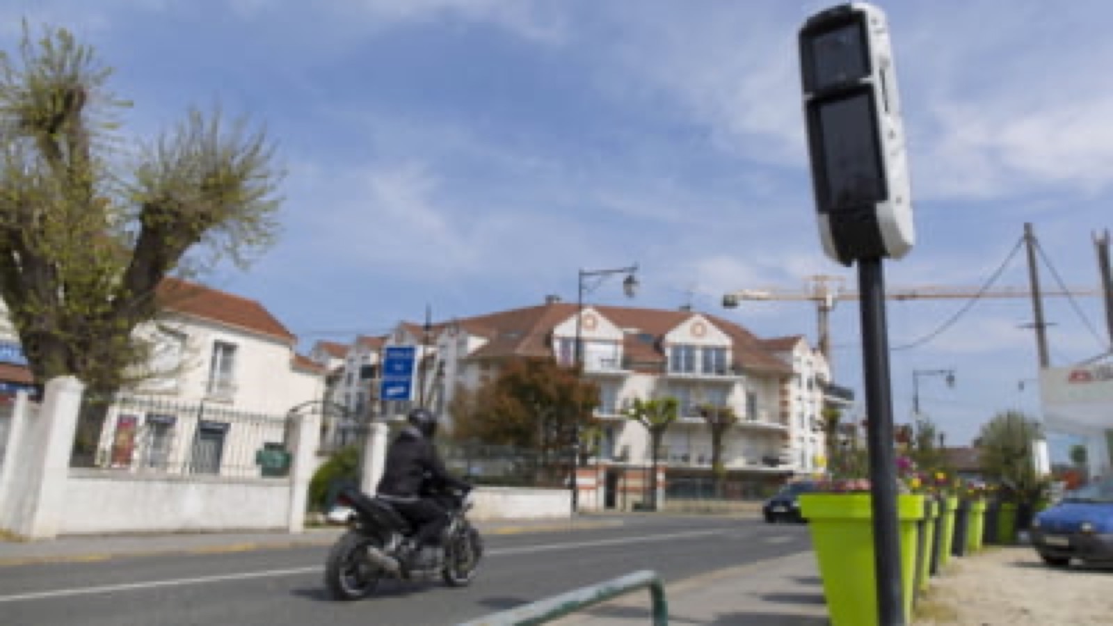 Sistemul e-SIGUR va prinde automat viteza, condusul agresiv și trecerea pe roșu