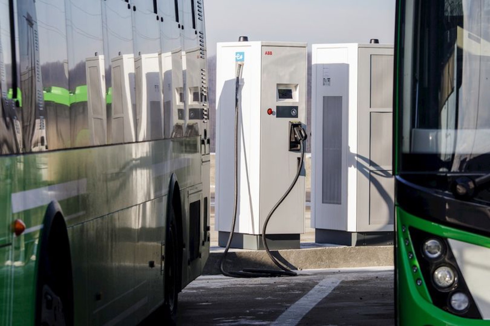 Iasi monteaza statii de incarcare pentru autobuzele electrice in patru zone ale orasului