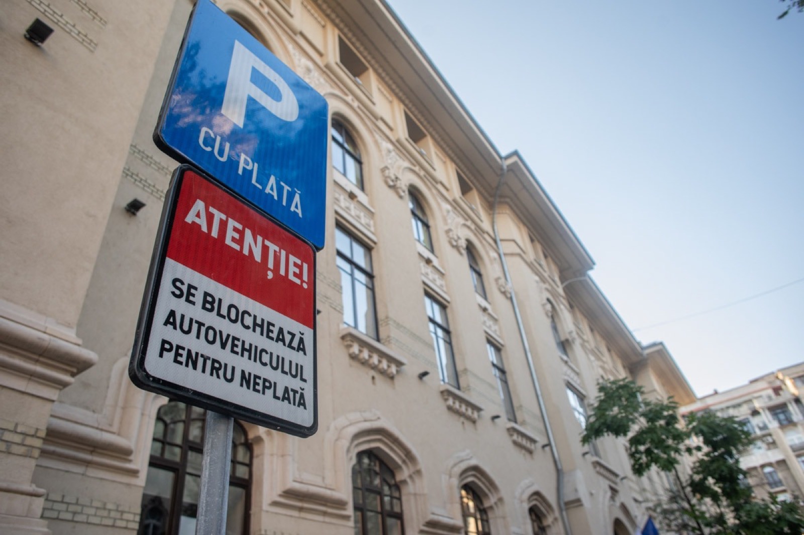 Nicușor Dan: stâlpișori împotriva parcării pe trotuar și până la 90.000 de locuri cu plată în centrul Capitalei